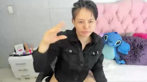 Snapshot of fanny_18 chatting on December 16, 2025, 1:32 am FANNY online show from December 16, 2025, 1:32 am