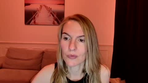 Snapshot of fanny_posy chatting on December 3, 2024, 6:28 pm Fanny online show from December 3, 2024, 6:28 pm