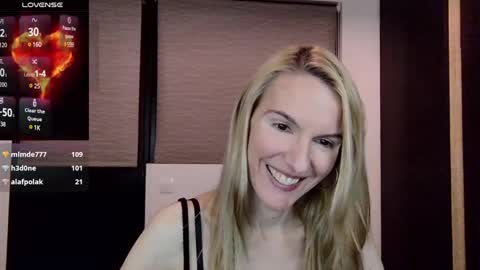 Snapshot of fanny_posy chatting on February 12, 2025, 6:30 pm Fanny online show from February 12, 2025, 6:30 pm