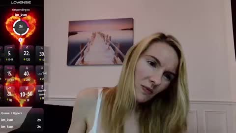 Snapshot of fanny_posy chatting on February 27, 2025, 1:59 am Fanny online show from February 27, 2025, 1:59 am