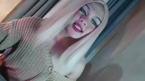 DANIELLA - DONT FORGET TO GIVE ME A THUMBSU UP online show from February 25, 2026, 5:39 am