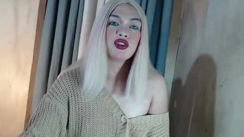 Snapshot of fantasticcock69_daniella chatting on April 30, 2026, 11:42 pm DANIELLA - DONT FORGET TO GIVE ME A THUMBSU UP online show from April 30, 2026, 11:42 pm