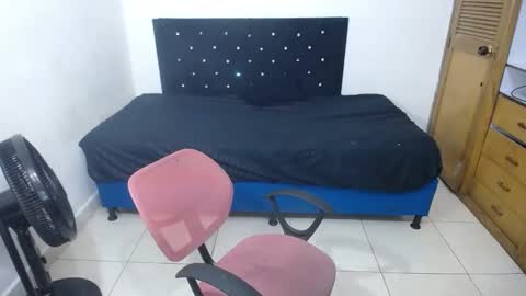 Snapshot of fantasy420_ chatting on February 15, 2025, 3:42 am Fantasy420 online show from February 15, 2025, 3:42 am