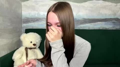 Anna Scovich online show from November 6, 2025, 12:39 pm