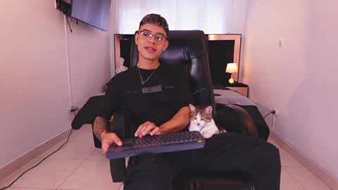 farid_jake_ online show from January 25, 2025, 9:46 pm