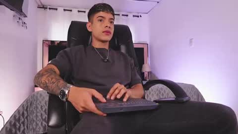 farid_jake_ online show from February 18, 2025, 8:03 pm