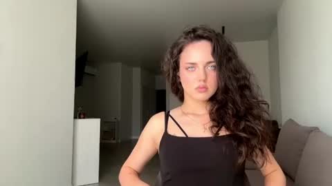 Snapshot of farrahburde chatting on June 29, 2026, 10:15 am Mia online show from June 29, 2026, 10:15 am