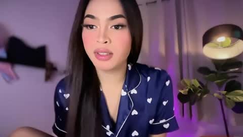 farrahmoanx online show from July 7, 2026, 12:09 pm