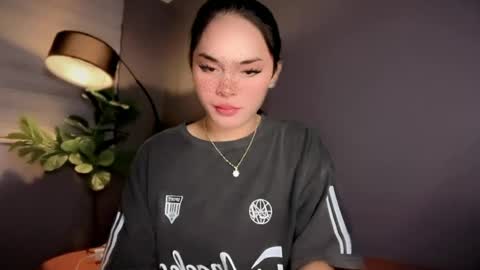 farrahmoanx online show from July 13, 2026, 7:49 pm