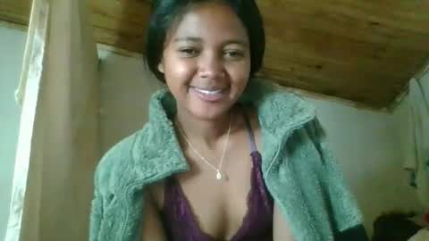 fayence09 online show from December 17, 2025, 1:11 am