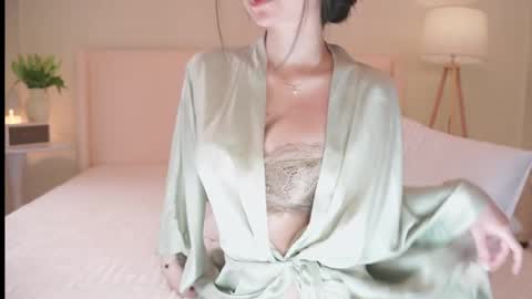 feel_me_00 online show from January 11, 2026, 11:32 pm