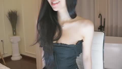 feel_me_00 online show from January 17, 2026, 11:08 pm