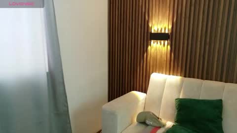 Feelena online show from May 29, 2026, 2:37 pm