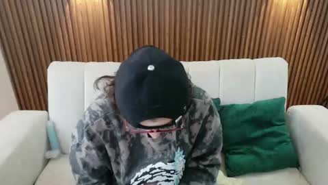 Snapshot of feelina_firesoul chatting on July 7, 2026, 2:32 pm Feelena online show from July 7, 2026, 2:32 pm