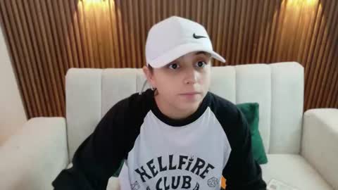 Snapshot of feelina_firesoul chatting on July 19, 2026, 6:00 pm Feelena online show from July 19, 2026, 6:00 pm