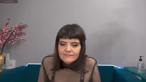 Snapshot of feelsgoodwoman chatting on November 11, 2025, 12:32 am Laura online show from November 11, 2025, 12:32 am