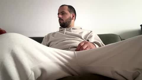 feet_fet online show from December 7, 2024, 12:24 pm