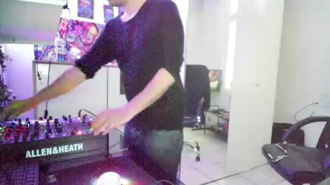Snapshot of feetamiiin chatting on May 13, 2026, 2:03 pm m0rty online show from May 13, 2026, 2:03 pm