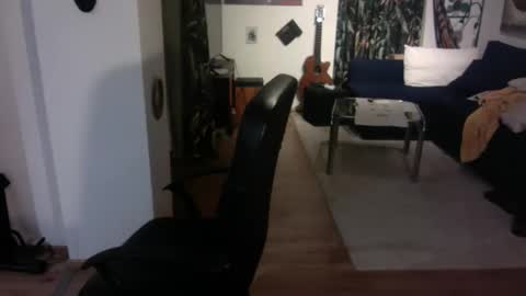 feetkissboy online show from December 5, 2025, 5:42 pm