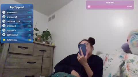 Snapshot of feetnymph chatting on February 9, 2025, 1:55 am Soley online show from February 9, 2025, 1:55 am