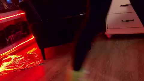 FeetVibe online show from November 11, 2025, 12:05 pm