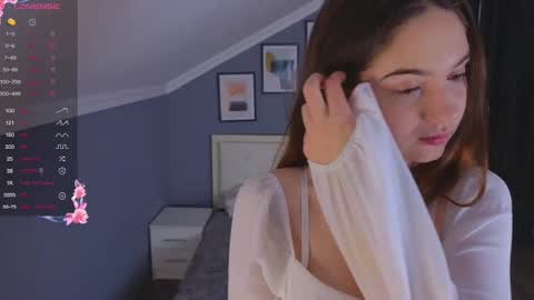 Milena online show from October 26, 2025, 8:20 am