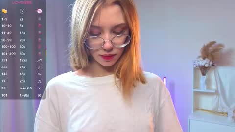 Snapshot of feliceallston chatting on October 27, 2025, 11:03 am Doris online show from October 27, 2025, 11:03 am