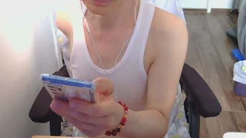 Snapshot of felixlau chatting on April 15, 2026, 7:48 am felixlau online show from April 15, 2026, 7:48 am