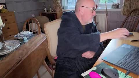 Adam online show from October 27, 2025, 7:23 am