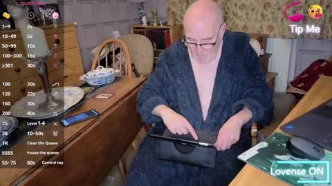 Adam online show from November 1, 2025, 9:06 pm