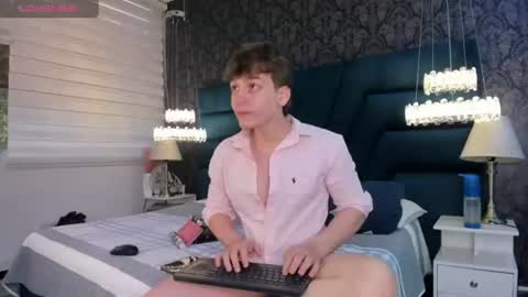 Snapshot of femboy_max chatting on June 25, 2026, 11:48 am Femboy Max online show from June 25, 2026, 11:48 am