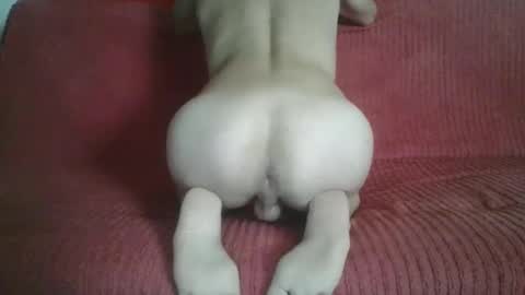 Snapshot of femboyhot28 chatting on December 18, 2025, 9:15 am femboyhot28 online show from December 18, 2025, 9:15 am