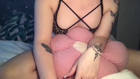 Snapshot of femmefatalebabe chatting on February 8, 2026, 8:34 pm online show from February 8, 2026, 8:34 pm