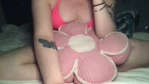 Snapshot of femmefatalebabe chatting on April 25, 2026, 3:53 am online show from April 25, 2026, 3:53 am