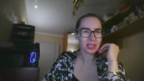 Snapshot of feraliss chatting on April 3, 2026, 9:46 pm feraliss online show from April 3, 2026, 9:46 pm