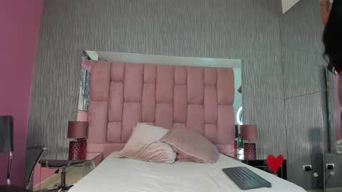 Snapshot of fernanda_thail chatting on December 4, 2025, 12:03 pm FER online show from December 4, 2025, 12:03 pm