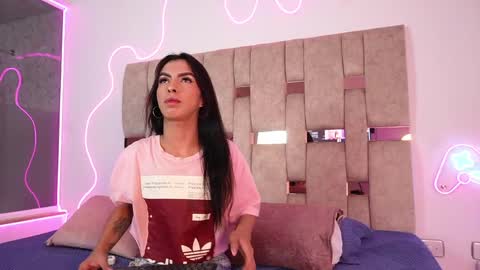 fernanda_thail_ online show from April 13, 2026, 7:41 pm