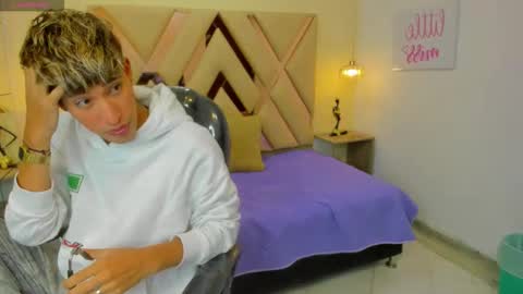 FER PHOENIX online show from November 13, 2025, 3:27 am