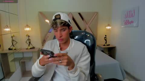 FER PHOENIX online show from November 16, 2025, 3:45 am