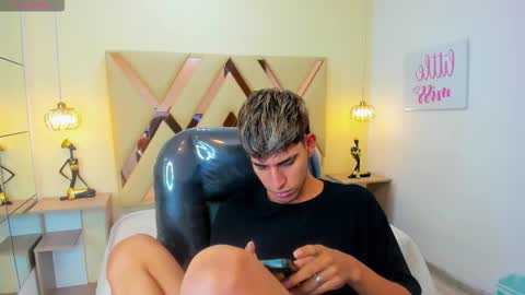 FER PHOENIX online show from November 28, 2025, 3:53 am