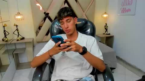 FER PHOENIX online show from February 2, 2026, 4:00 am