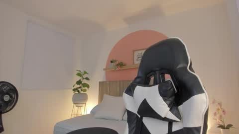 Fer  online show from October 26, 2025, 3:01 am