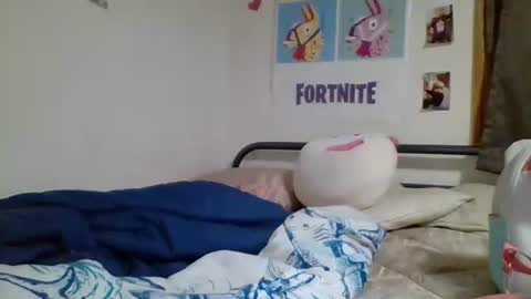 Snapshot of fetishfranzy69 chatting on September 16, 2025, 12:11 am gummybear101 online show from September 16, 2025, 12:11 am