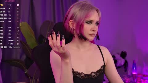 Rey online show from April 4, 2026, 8:28 pm