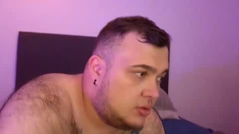 Snapshot of fevyforeverbear chatting on December 17, 2025, 10:54 am fevyforeverbear online show from December 17, 2025, 10:54 am