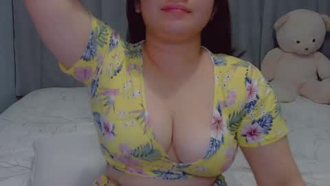 Snapshot of fhwilloughbyxx chatting on April 17, 2026, 9:51 pm fhwilloughbyxx online show from April 17, 2026, 9:51 pm