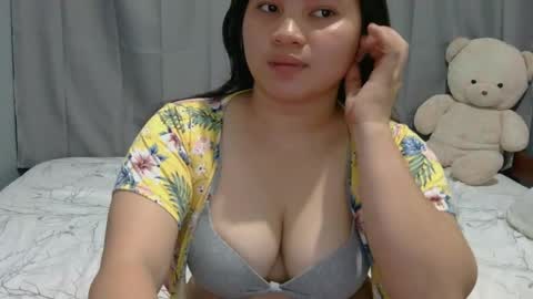 Snapshot of fhwilloughbyxx chatting on April 23, 2026, 8:35 am fhwilloughbyxx online show from April 23, 2026, 8:35 am