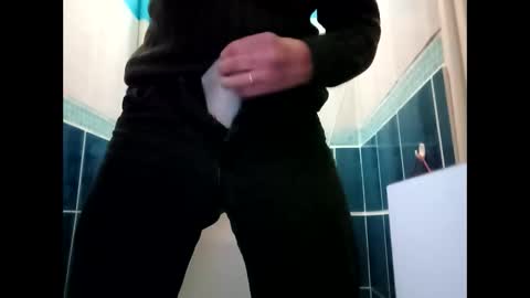 fifi010203 online show from January 14, 2026, 3:50 pm