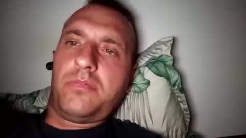 Snapshot of figonik chatting on October 9, 2025, 7:34 pm Nick online show from October 9, 2025, 7:34 pm