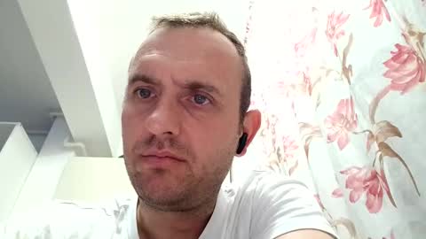 Snapshot of figonik chatting on October 31, 2025, 5:41 am Nick online show from October 31, 2025, 5:41 am